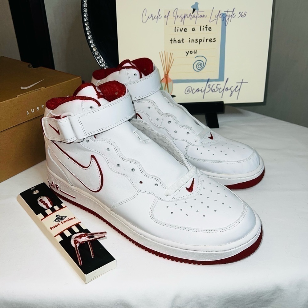 NEW Vintage Men’s 2002 Nike Air Force 1 Mid OG Size 12 White Varsity Red